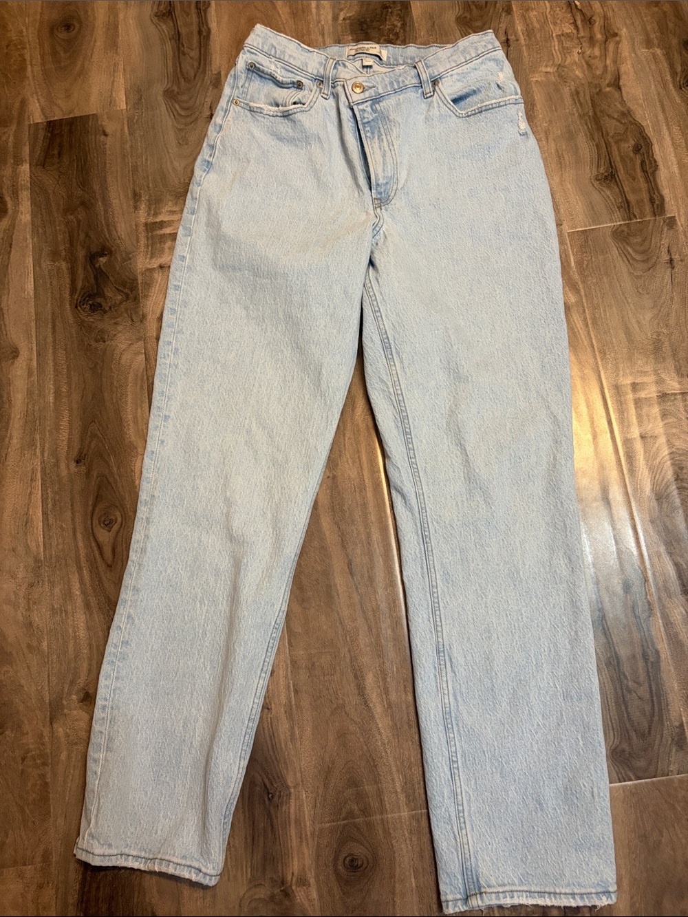 Light wash Abercrombie Curvy High Rise 90s Straight